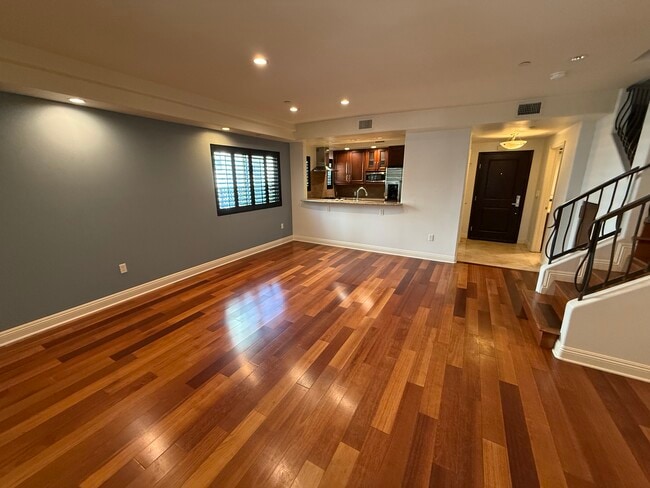 Building Photo - 5401 Morella Ave Unit 10