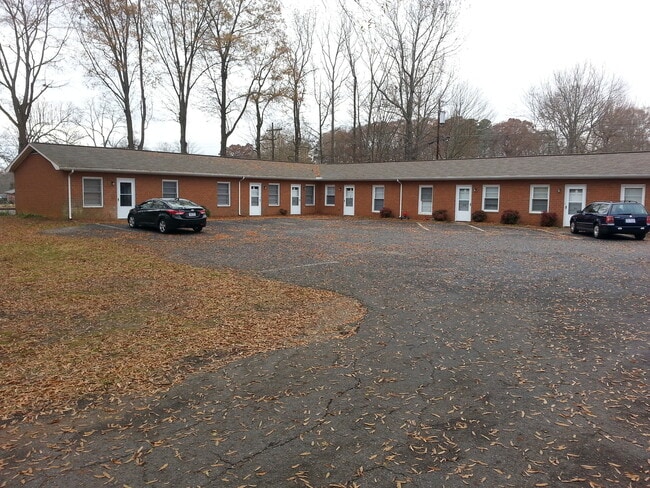 Building Photo - Great One Bedroom in Matthews