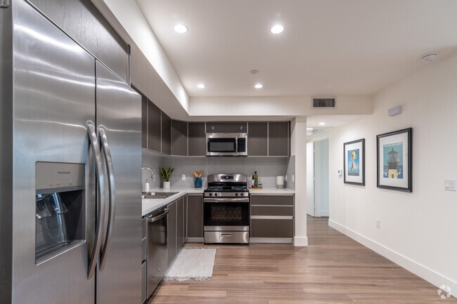 2BR, 2BA - 985 SQ FT - Santa Monica Breeze by Wiseman