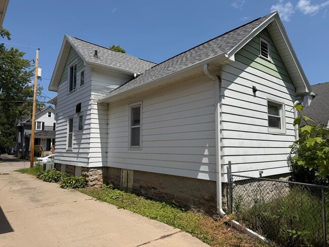 Photo - 333 Saratoga Ave