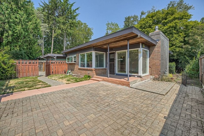 Ideally Located 3 Bed 2 Bath Lake Forest P... - Ideally Located 3 Bed 2 Bath Lake Forest P... House