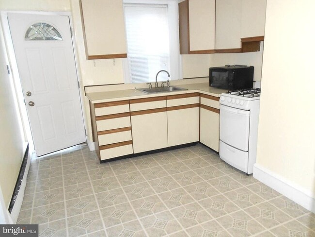 Building Photo - 26 Jefferson St Rental
