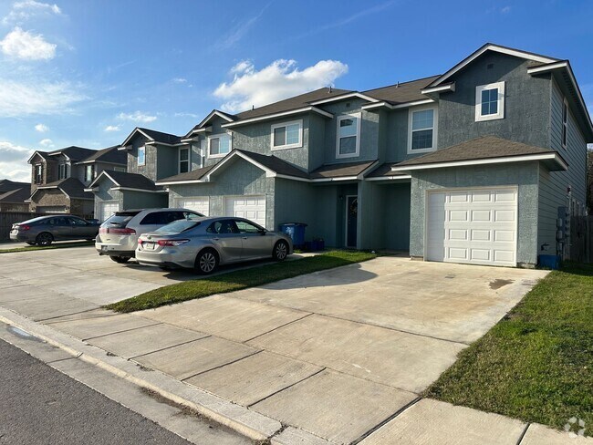 Building Photo - Town home for rent