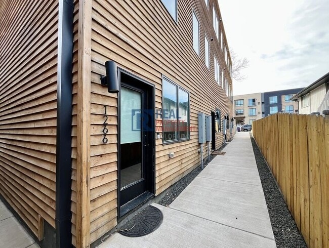 Building Photo - 1266 Newton St