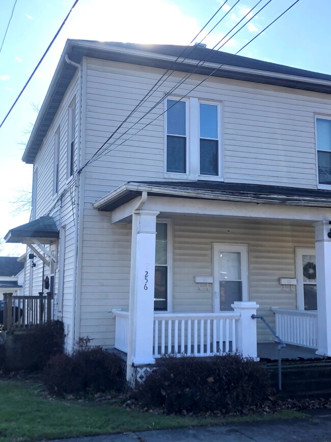 Photo - 256 W Sugartree St