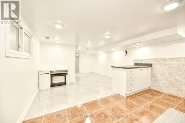 Photo - 433 Symington Ave