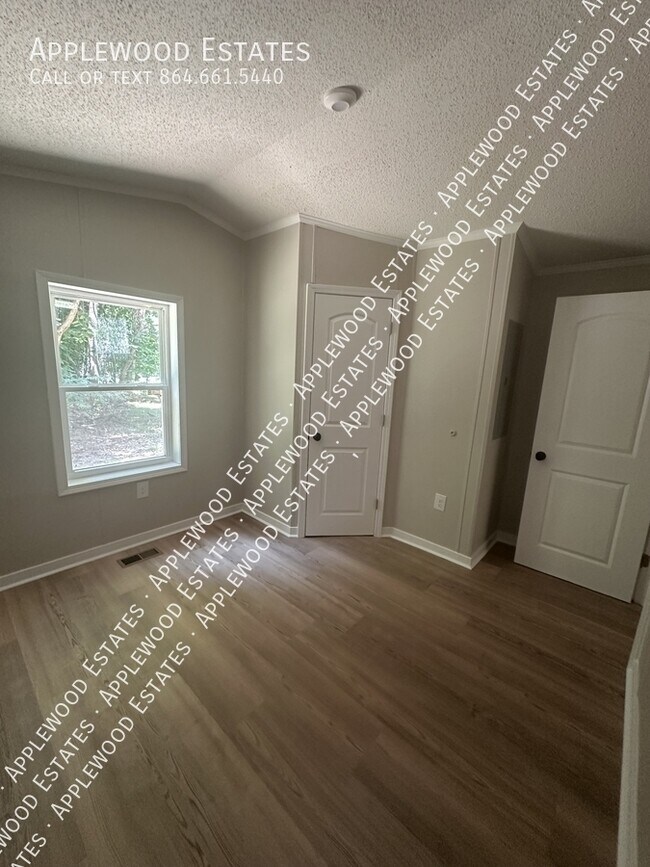 Photo - 230 Gibson Rd
