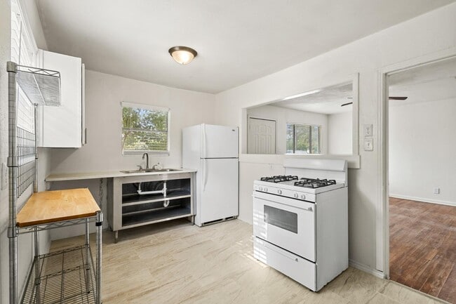 Photo - 759 Avondale Ave