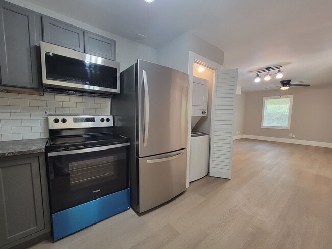 Building Photo - 2BR - Custom Features – More Space Than Apartments