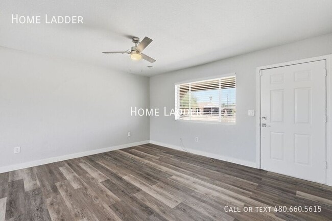 Photo - 1125 E 1st St
