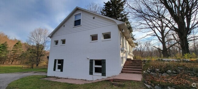 Building Photo - Charming home close to downtown Traverse City
