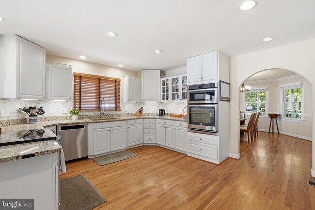 Photo - 311 N Lee St