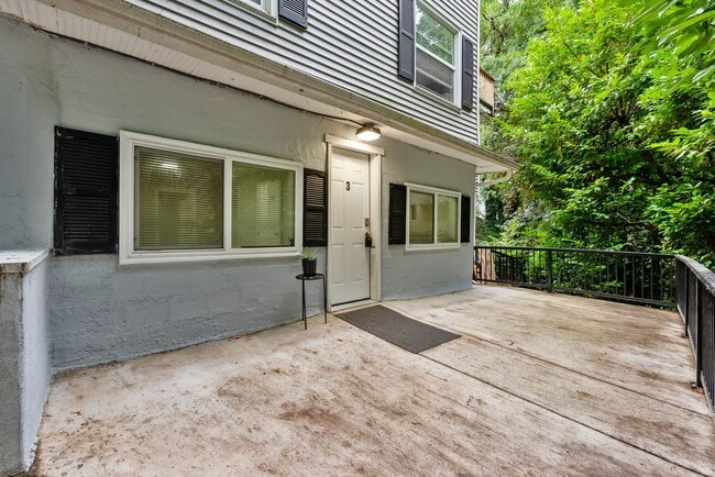 Building Photo - 3812 R St Unit #3