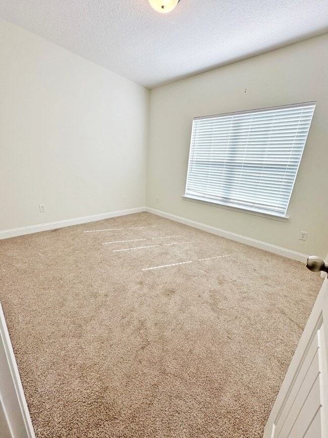 Photo - 158 Stout Ln