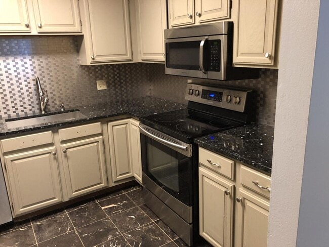 Photo - 2217 Luann Ln