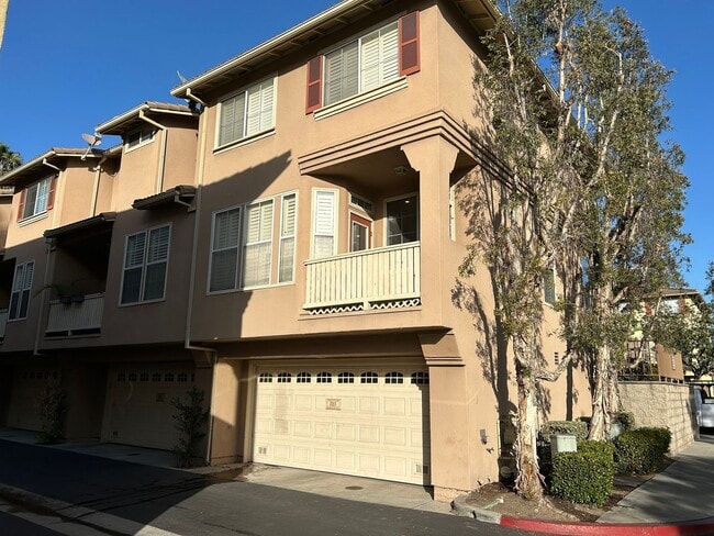 Photo - Updated 3 Bed/2.5 Bath Townhome in Gate Community in Anaheim