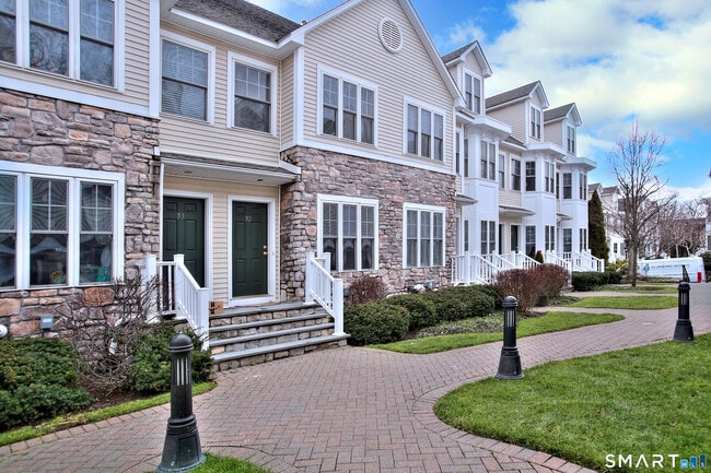 Building Photo - 39 Maple Tree Ave Unit 52