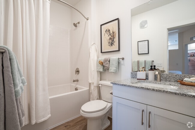 1BR, 1BA - 580SF - Mosaic - Bathroom