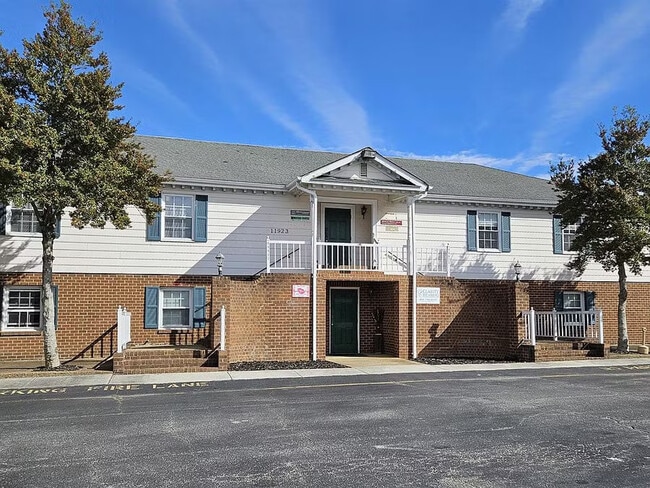 Photo - 11923 Centre St