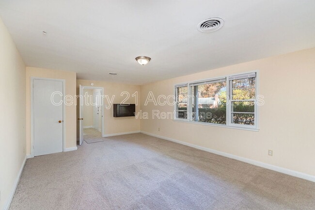 Building Photo - 5852 Lowell Ave Rental