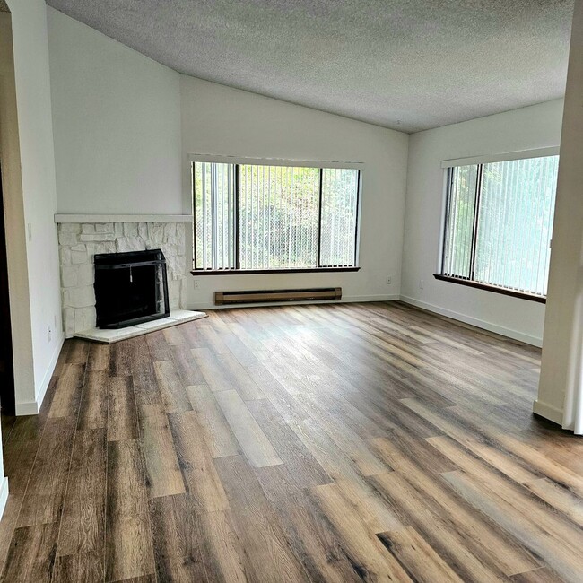 Photo - Charming, bright and peaceful condo close to ferries and shopping in Kingston!
