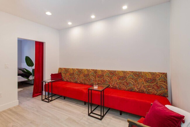 427 NW 34th St