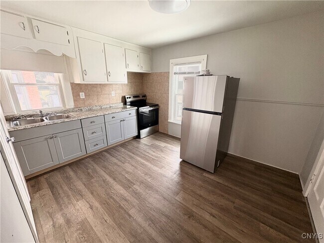 Photo - 90 Washington St