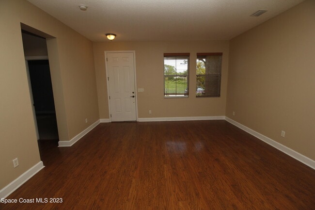 Photo - 480 Higgs Ave NW