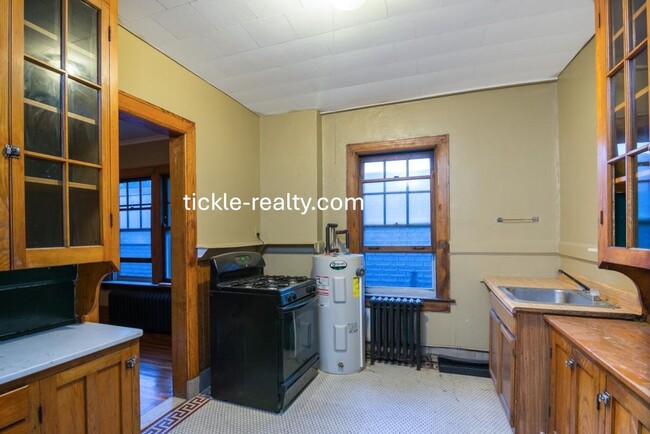 66 Henrietta St Unit 3