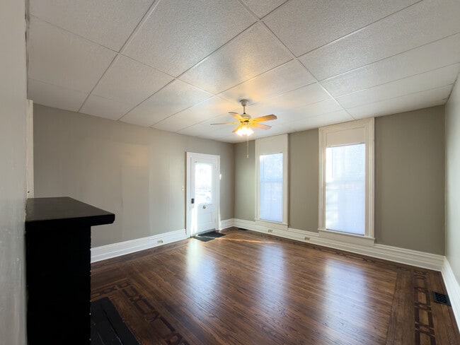 Sala de estar - 337 E 15th St Unidad #2