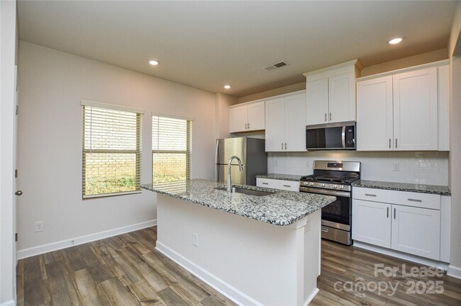 Photo - 3215 Lisburn St