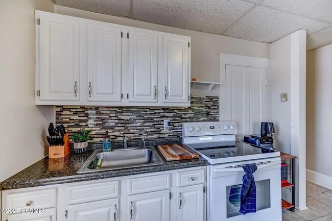 Photo - 142 E 5th St Unit 2