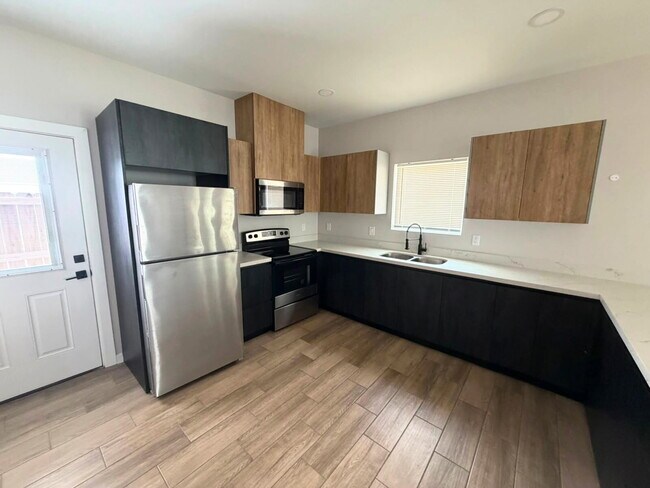 Photo - "Charming 2-Bed, 2-Bath Haven: Cozy Living in McAllen's Heart!"
