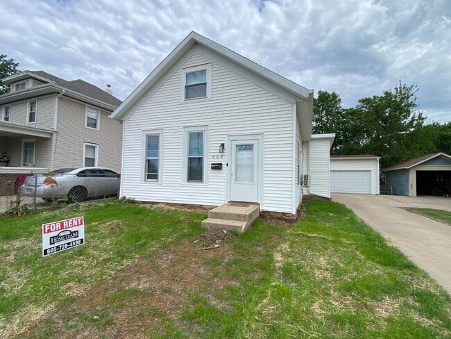 Photo - 906 W 10th St