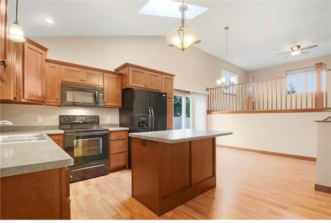 Building Photo - 2415 Lake Ct Rental
