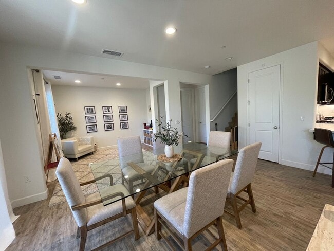 203 Deming Wy