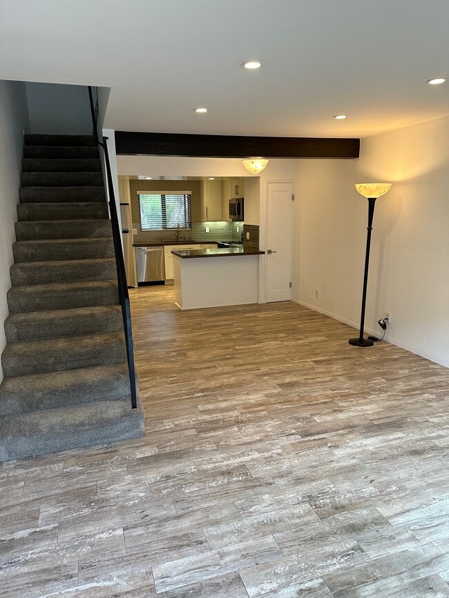Building Photo - 1229 Rebecca Ln Unit B Rental