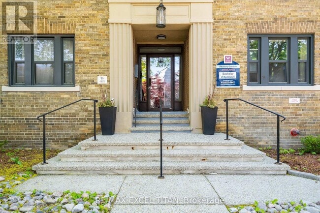 Photo - 1 Mallory Gardens Unit 31