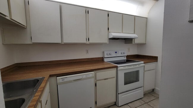 Photo - 3712 N University Dr Unit I-7