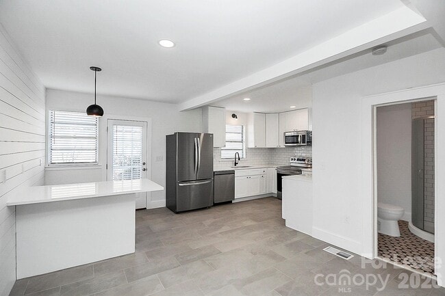 Photo - 3121 Kirkland Ave