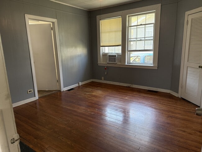 Photo - 85 E 3rd St NE