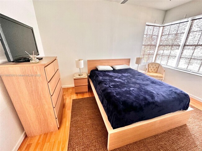 Photo - 1051 Meridian Ave Unidad 1F