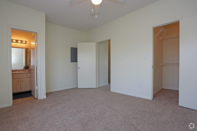 2 BD, 2 BA - 976 SF