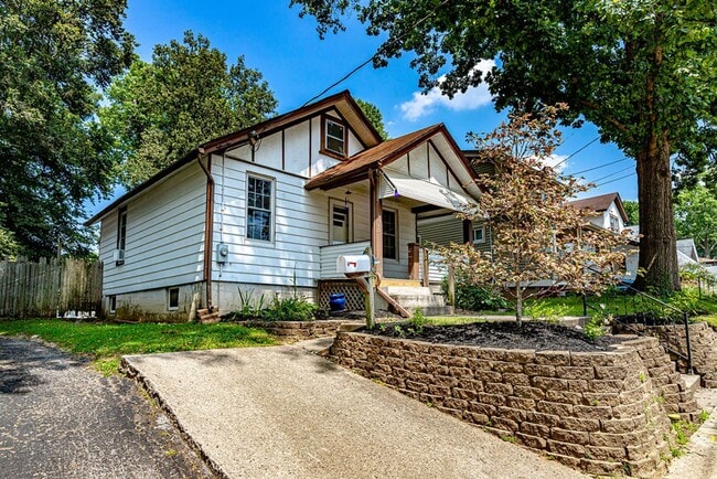 Photo - Single Family Home Mariemont