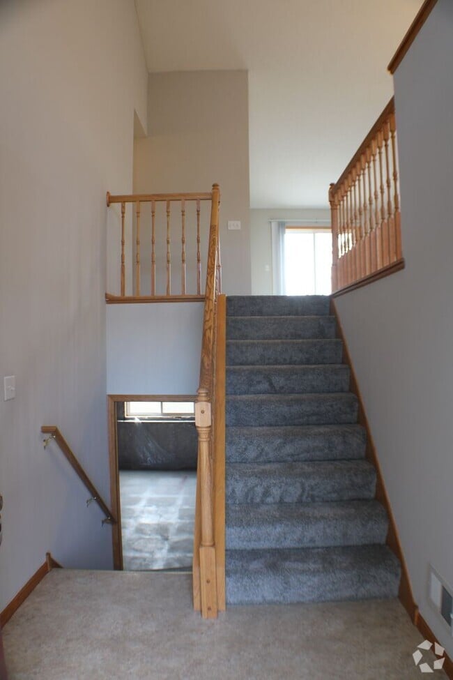 Building Photo - Adorable 2 Bed 2 Bath Duplex Rental