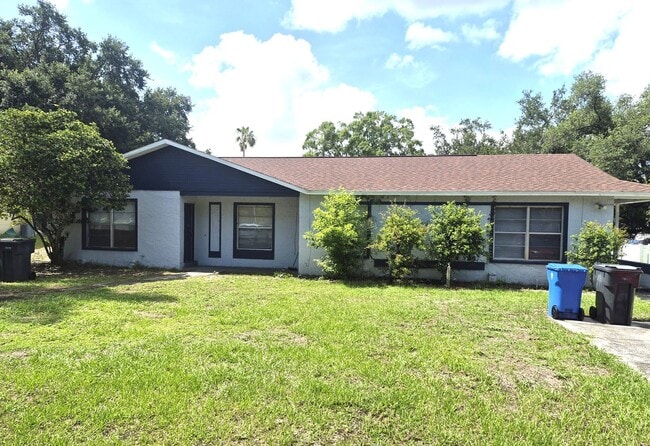 Building Photo - 2 bedroom 1 bath - Move in special
