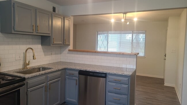 Pinecrest Apartments - Pinecrest Apartments