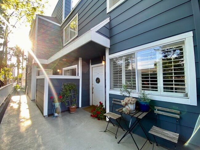 Building Photo - 4511 Murietta Ave Unit 14