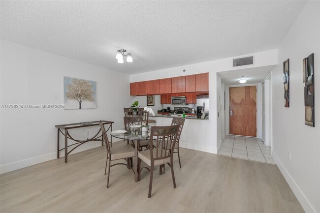 Photo - 1200 Brickell Bay Dr Unit 1517