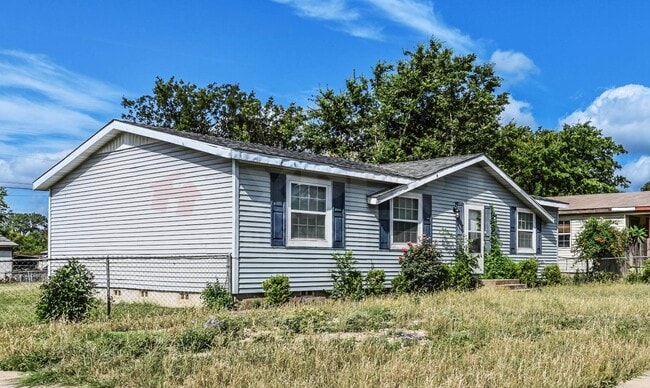 Photo - 1402 Elyse Dr